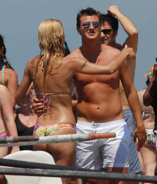 Michelle Hunziker showing her big tits on beach paparazzi pics #75418314