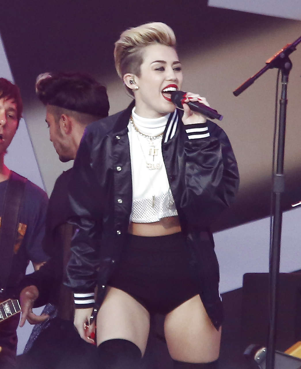 Miley Cyrus showing long legs and nice butt on stage #75226966
