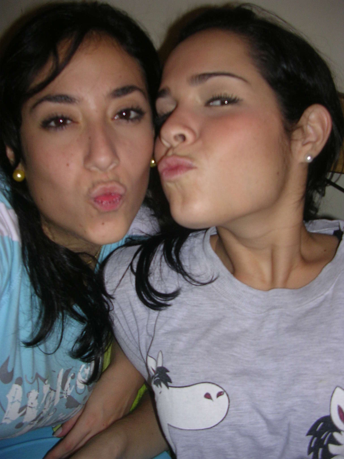 Lesbianas de tetas grandes
 #75728002