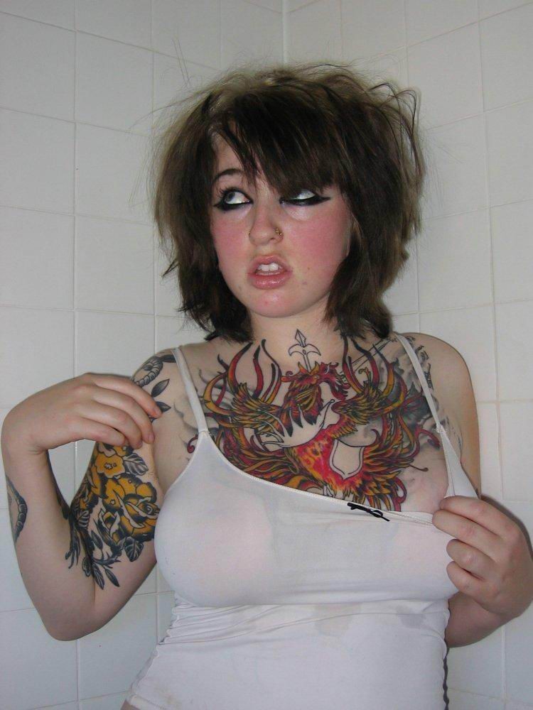 Kinky tatuato e piercing amatori poser
 #67660253