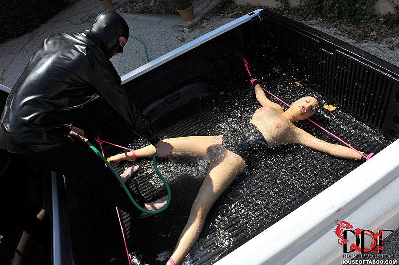 Látex lucy disciplinado con agua
 #70138257