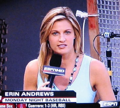 Erin Andrews glamorous sportscaster shows her good looks #73784406
