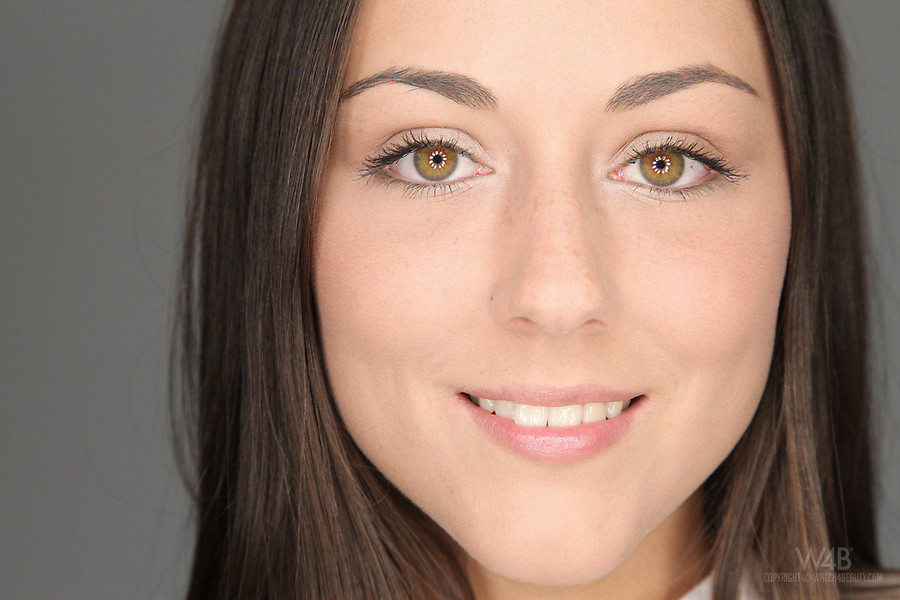 Besetzungsliste iwia-iwia
 #70099449