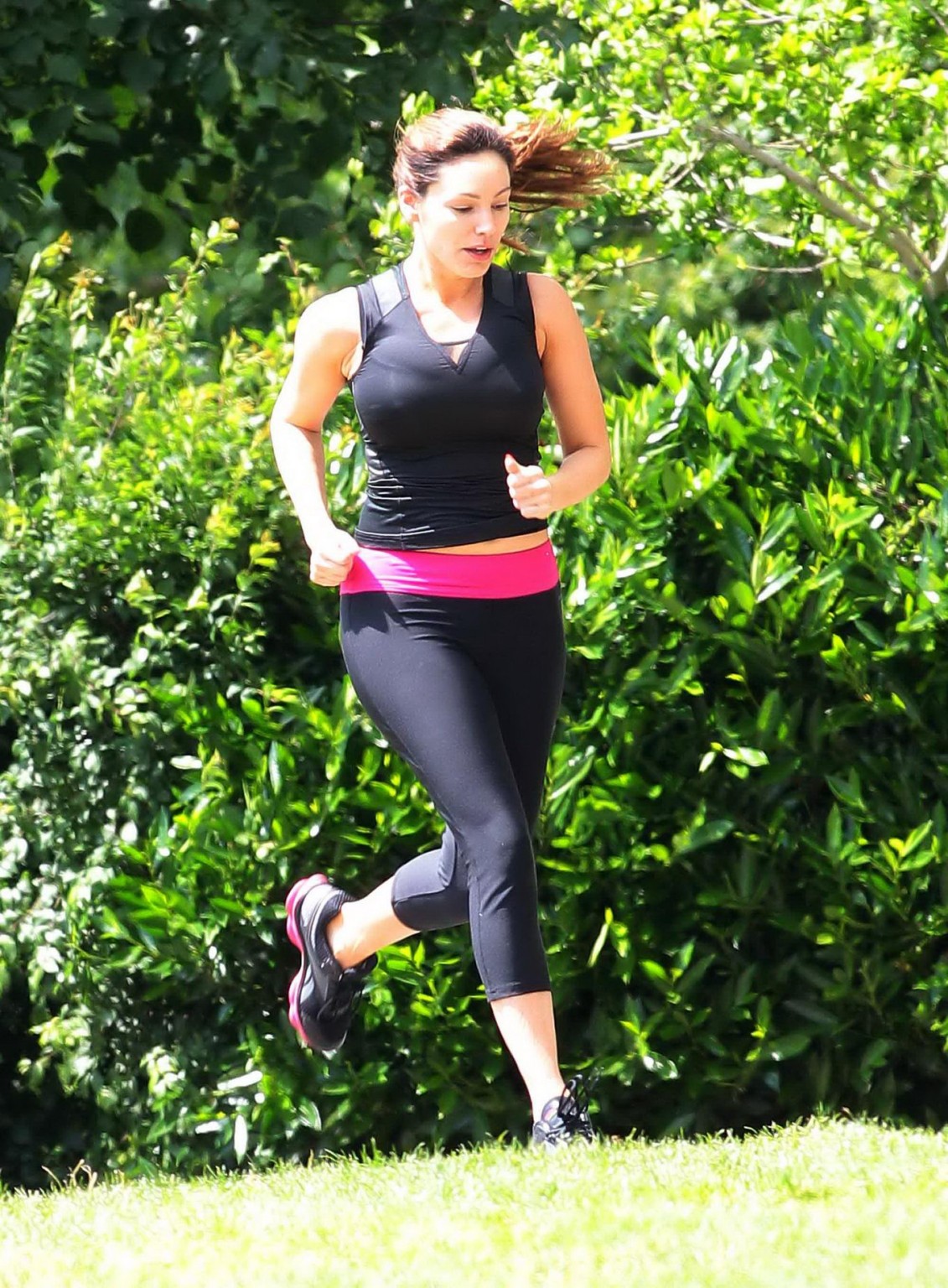 Kelly brook zeigt pokies arsch beim joggen in london
 #75259891