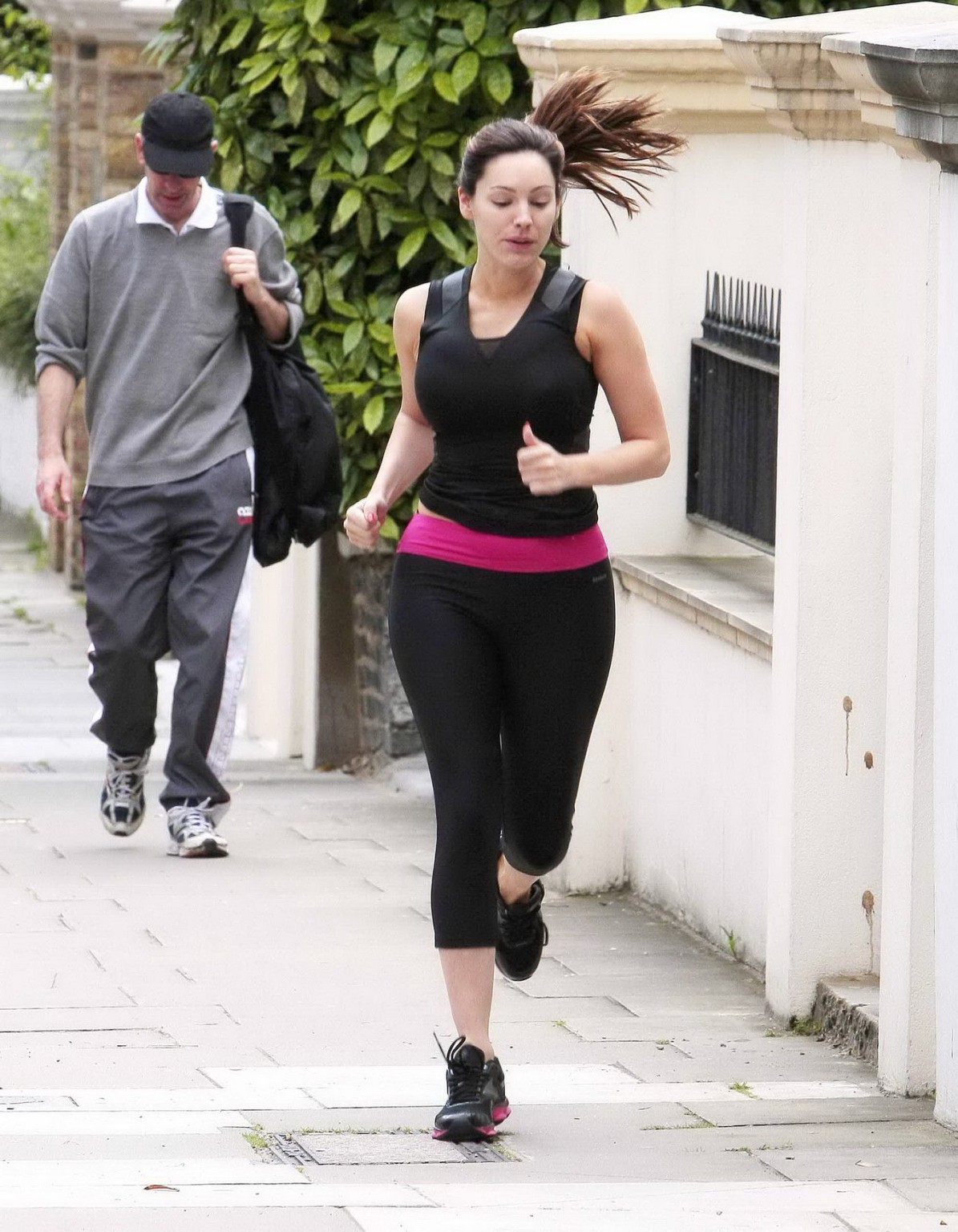 Kelly brook zeigt pokies arsch beim joggen in london
 #75259907