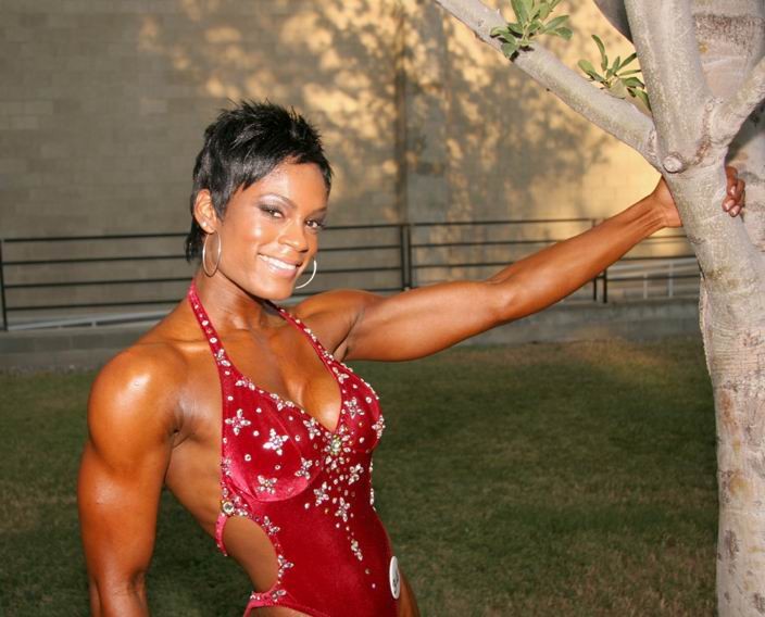 Des femmes bodybuilders sexy montrant leurs muscles.
 #71015162