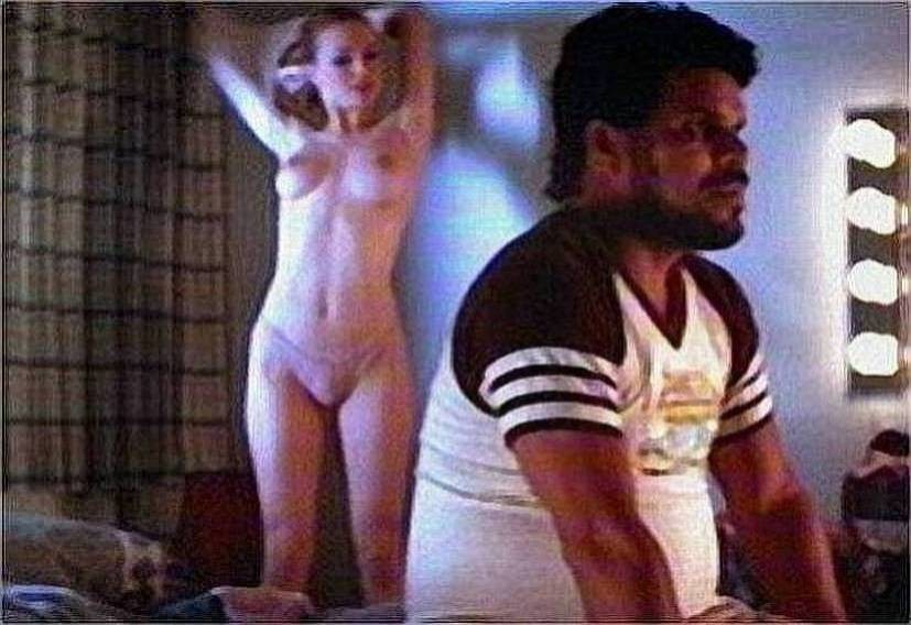 L'eccentrica attrice Heather Graham gode di nudità all'aperto
 #73763209