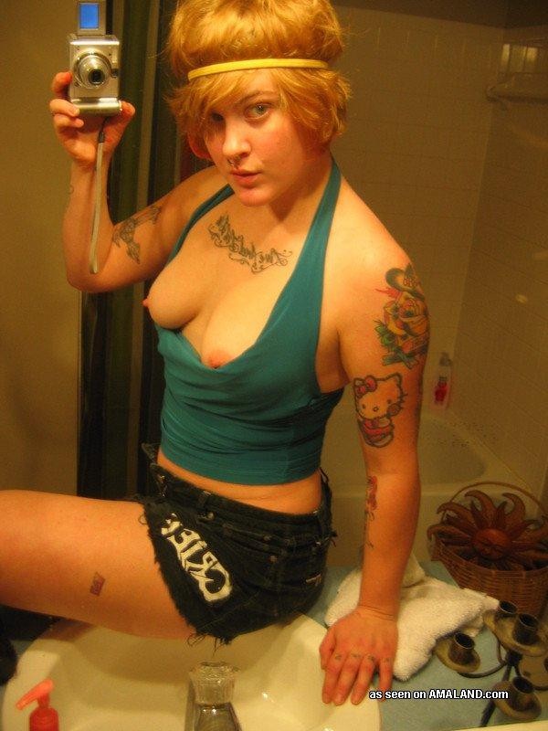 Fotos de autofotos de chicas amateurs con tatuajes finos
 #68139470