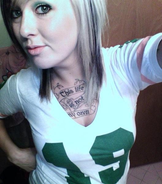 Rubia punk se autodispara
 #68168116