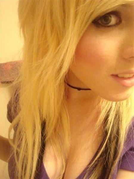 Rubia punk se autodispara
 #68168127