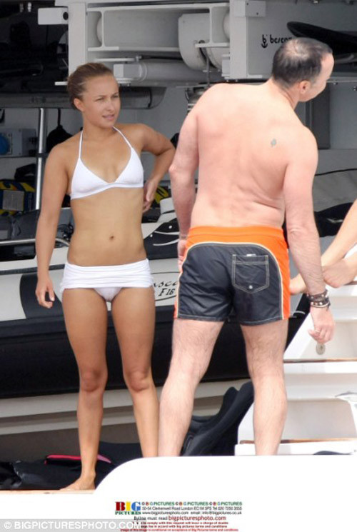 Hayden Panettiere : un cul superbe en bikini rouge.
 #75394854