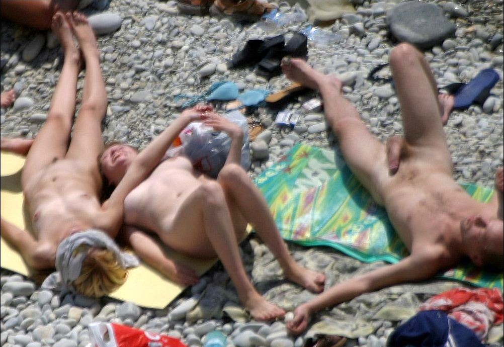 Attenzione - foto e video di nudisti incredibili
 #72273724