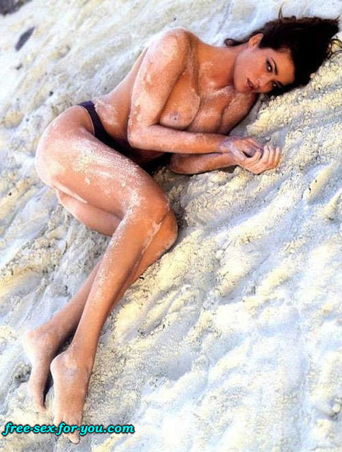 Manuela arcuri zeigt ihre Titten und ihren Arsch und posiert in Strümpfen
 #75435038