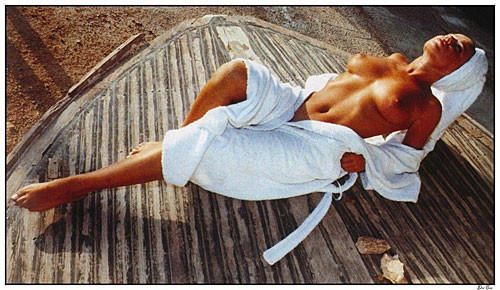 Geri halliwell montre son corps nu et ses seins et fesses
 #75361959