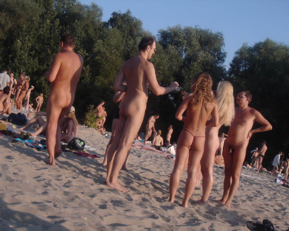 Attenzione - foto e video di nudisti incredibili
 #72275877