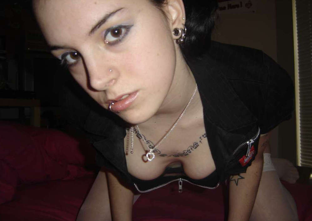 Amateur busty punk chick's selfpics
 #68312236