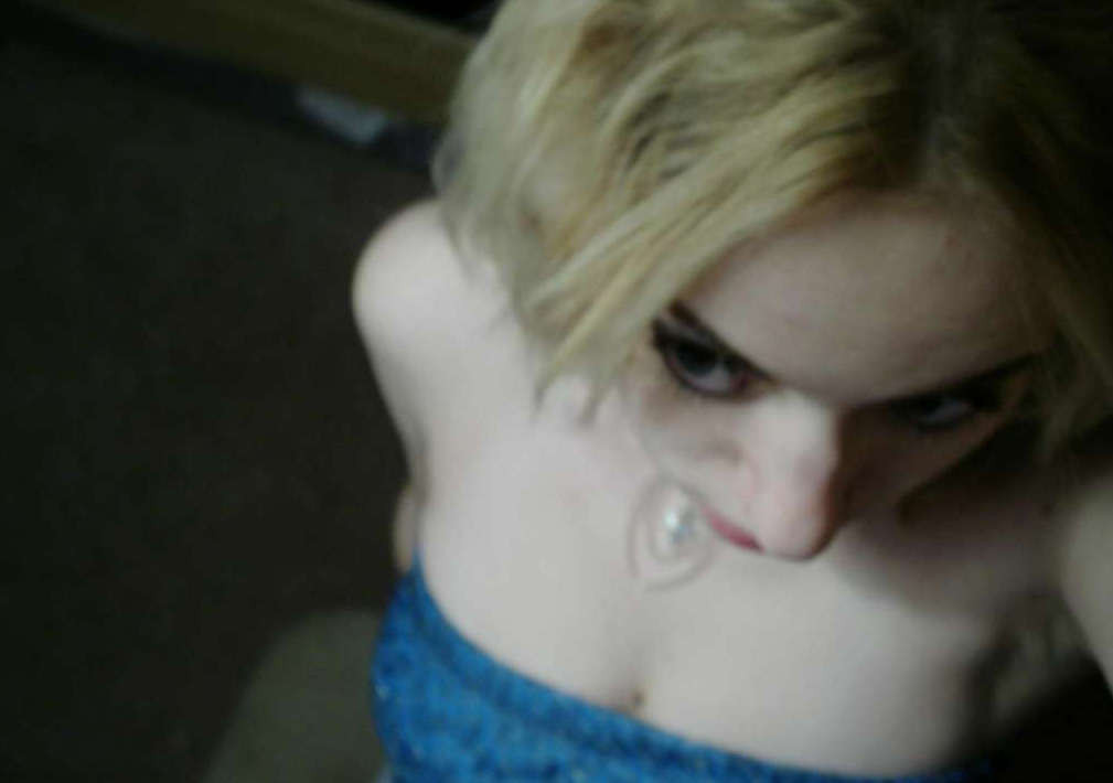 Photos d'une jeune femme amateur à forte poitrine
 #67605013