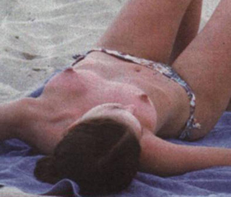 Natalie portman burlándose en topless y bragas calientes
 #75373172