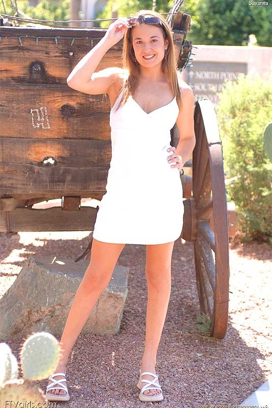 Morena cachonda pierde sus bragas en el granero
 #78545205