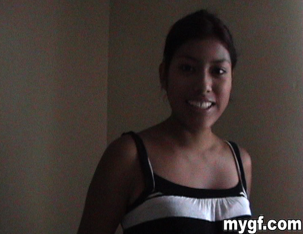 Sie liebt das warme Sperma überall auf ihrem Bauch
 #79473378