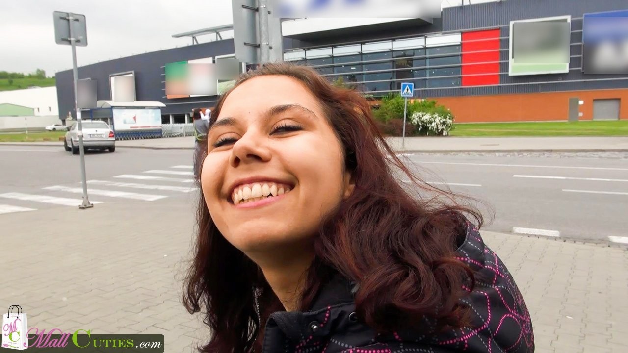 Porno pubblico giovani in centro commerciale
 #67215164