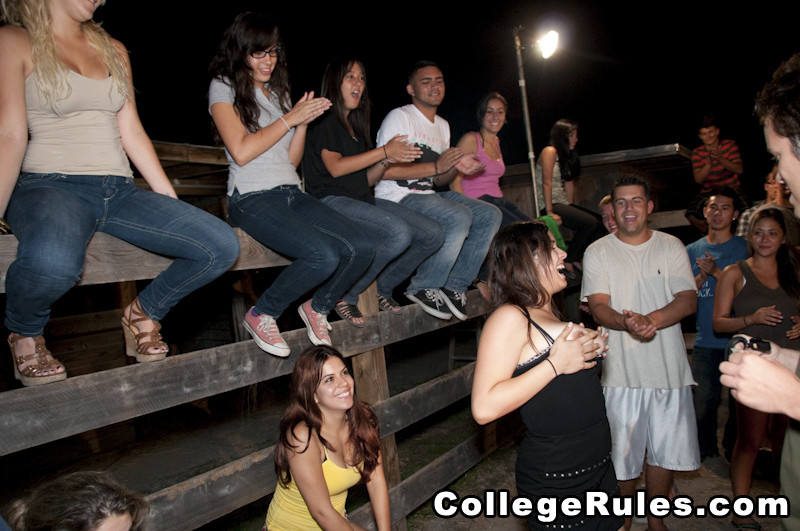 Una universitaria tetona cabalga sobre una polla y recibe una corrida pegajosa
 #74595504