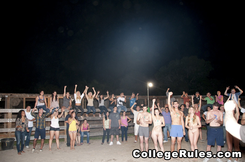 Una universitaria tetona cabalga sobre una polla y recibe una corrida pegajosa
 #74595515