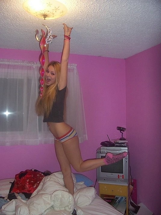 Amateur girlfriends posing #68300653