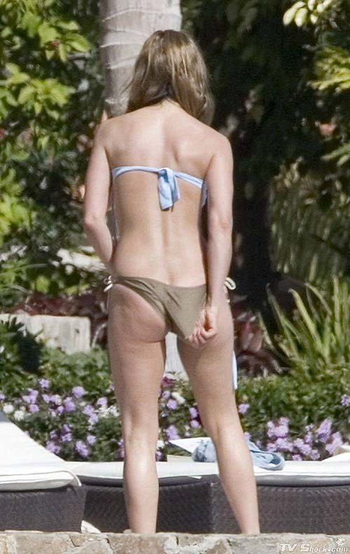 Jennifer aniston in posa totalmente nuda e foto in bikini
 #75261413