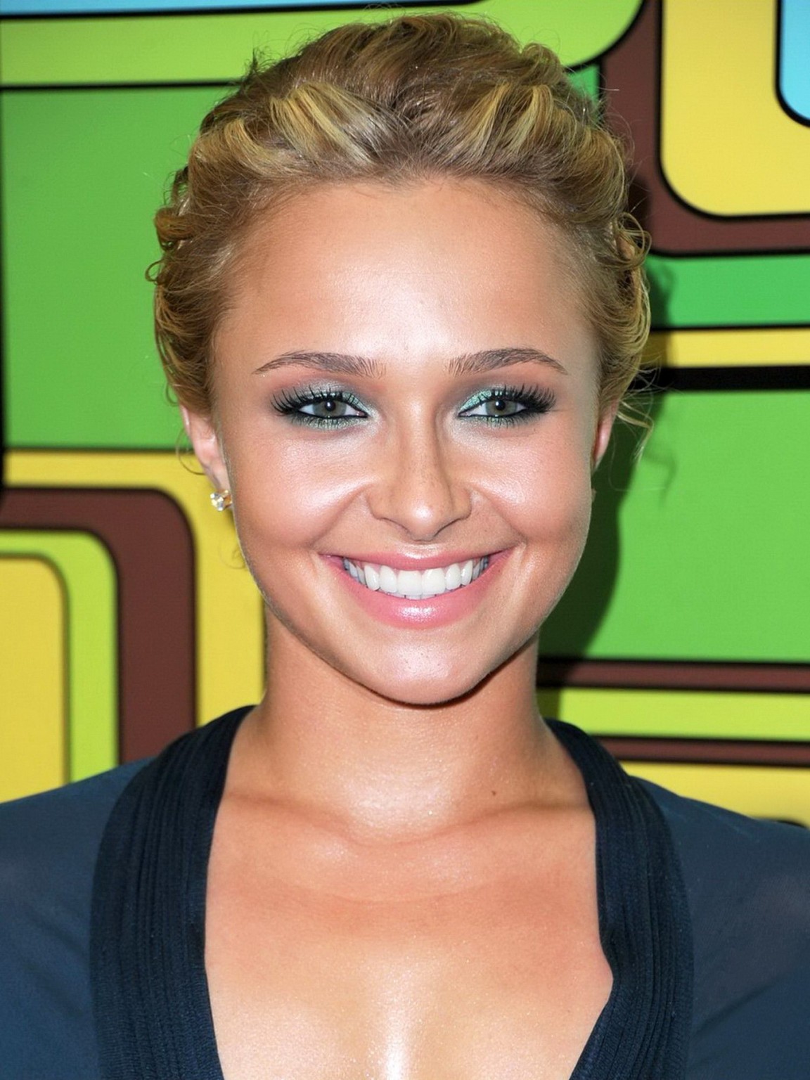 Hayden panettiere portant des autocollants sous une robe transparente.
 #75320664