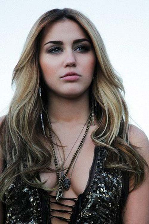 Miley cyrus sexy see thru y enormes tetas fotos paparazzi
 #75269335