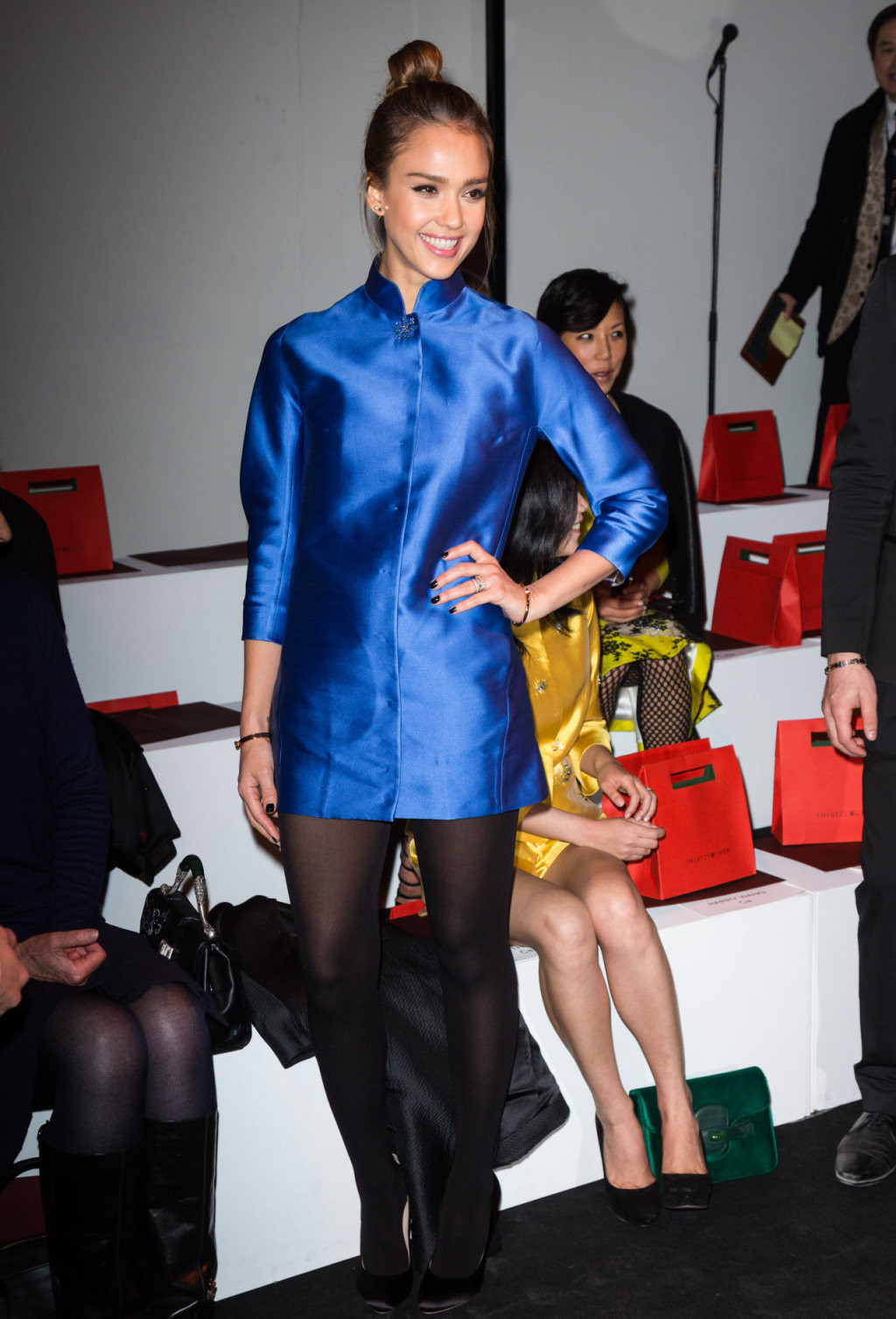 Jessica alba con falda en el desfile de shiatzy chen en paris
 #75239388