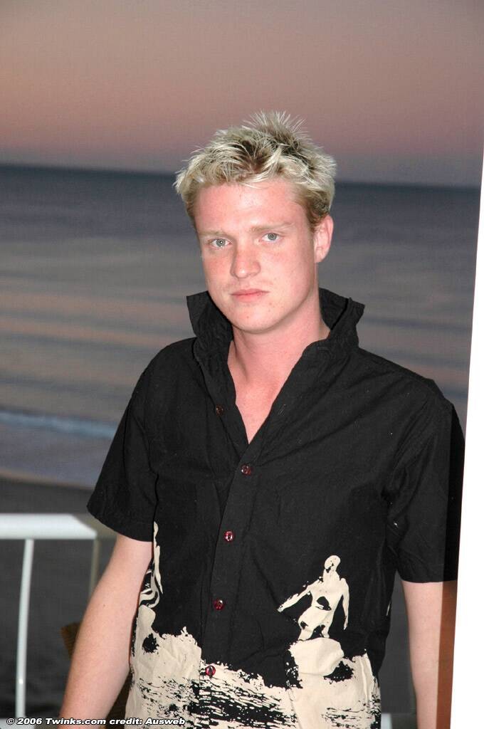 Rubia caliente masturbando su carne
 #76994140