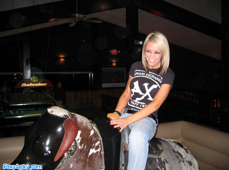 Lindas hermanastras juguetonas experimentando
 #78175018