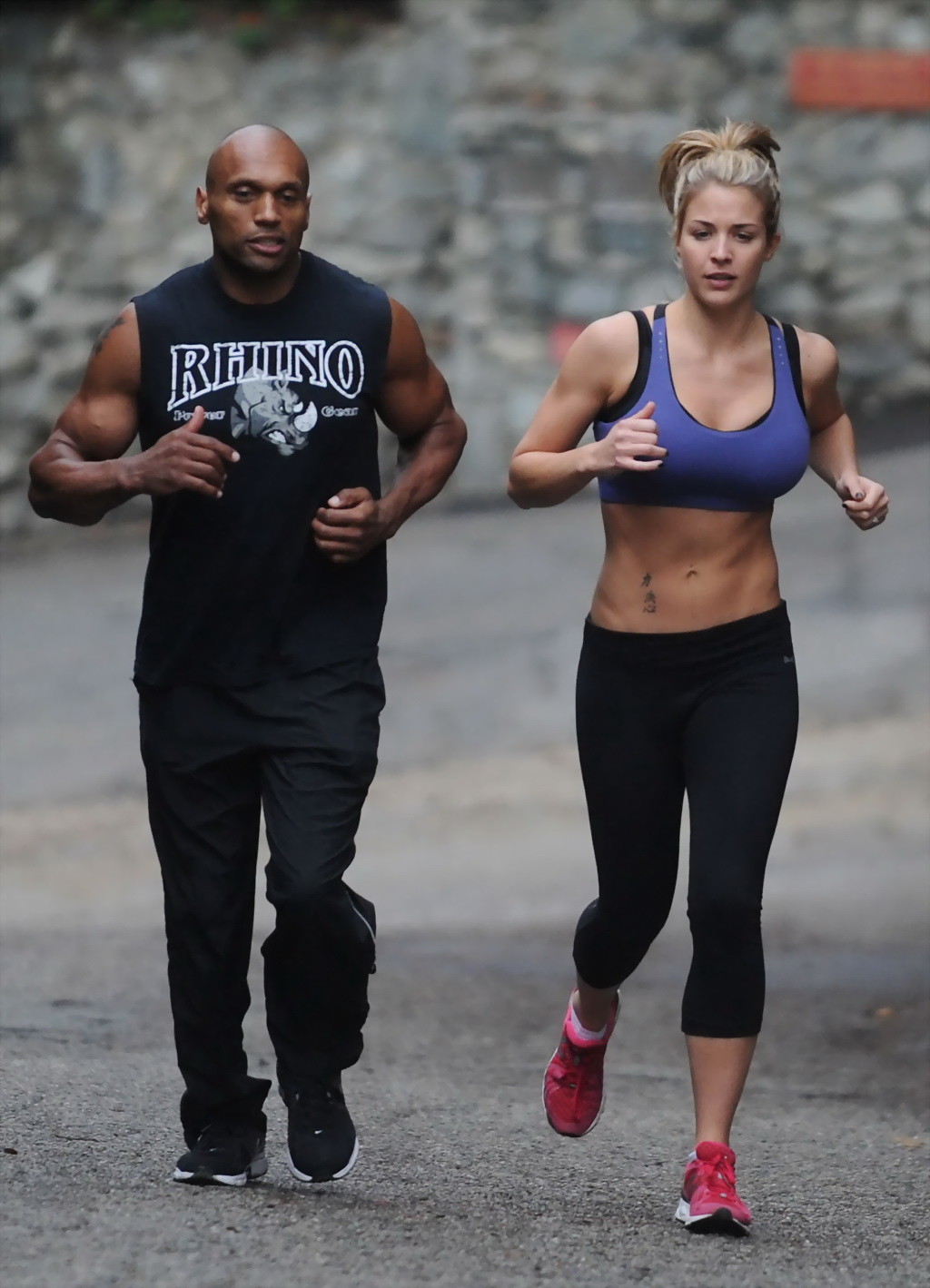 Gemma Atkinson porte un soutien-gorge de sport et des collants lors d'un entraînement à Hollywood Hills.
 #75245935