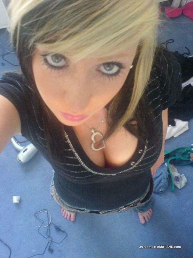 Emo and goth gfs posing and selfshot pics 8 #67872302