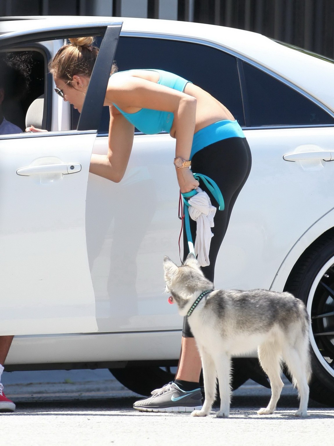 Miley cyrus muestra su trasero con mallas deportivas en sujetador para correr en la
 #75266085