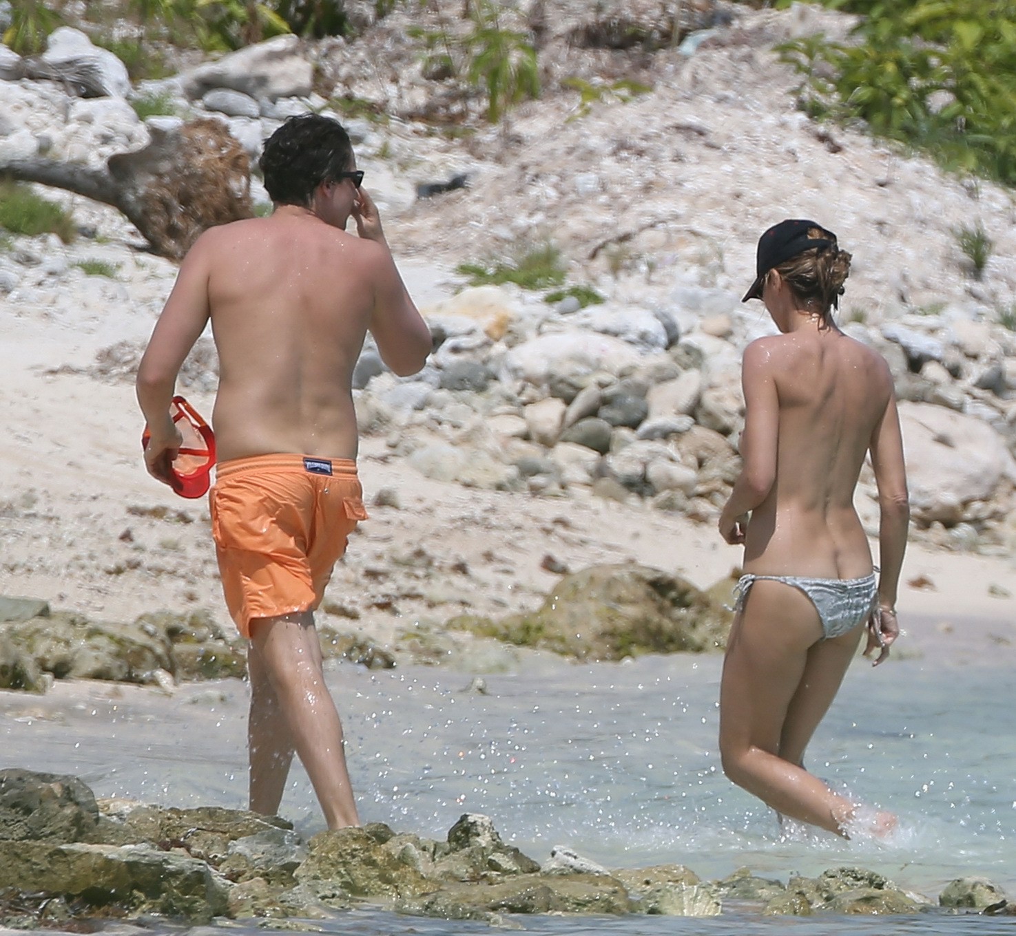 Heidi klum neckt oben ohne mit ihrem bf am Strand in mexiko
 #75199180