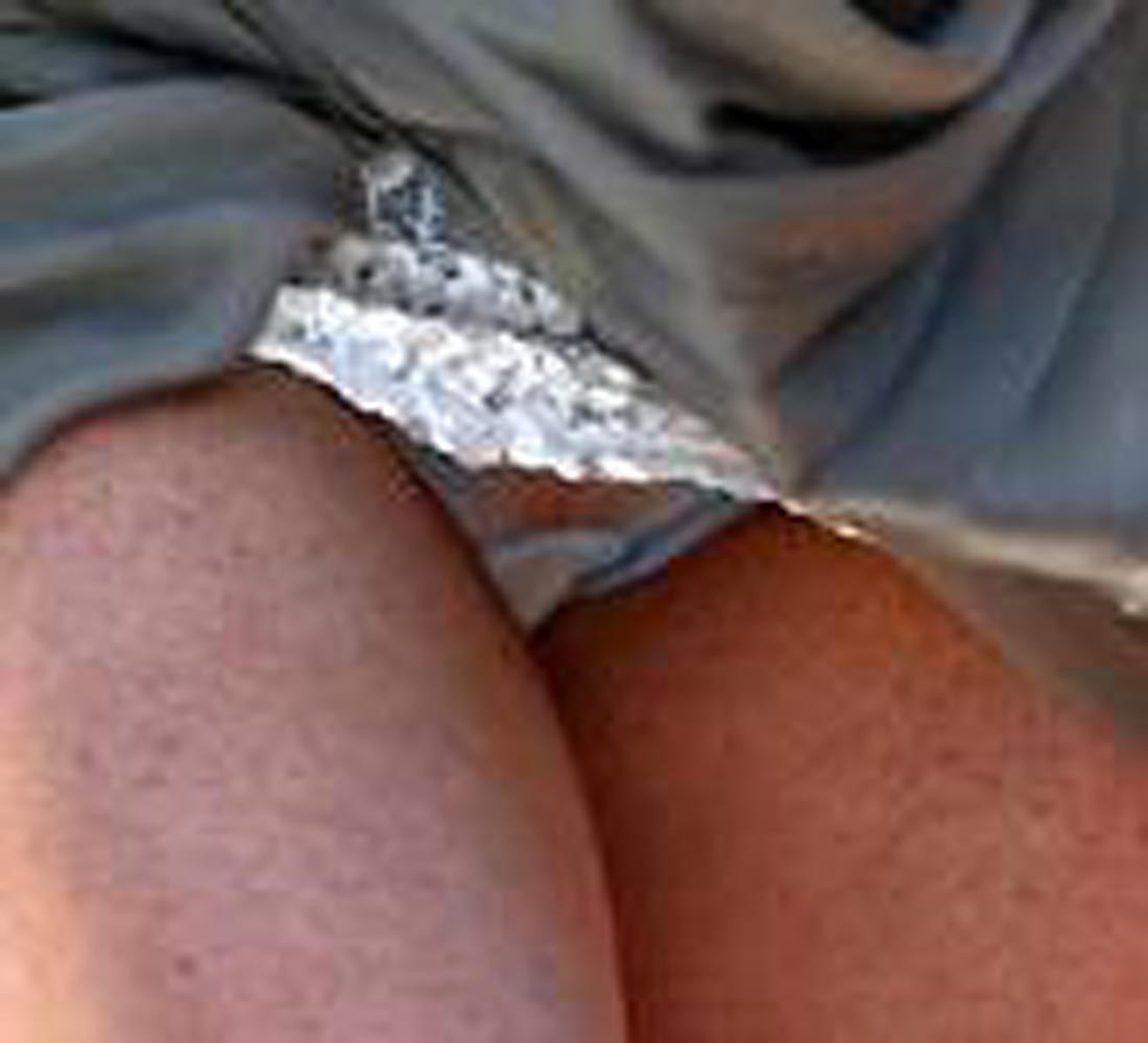Lindsay Lohan sexy en public avec un glissement de téton
 #75279819