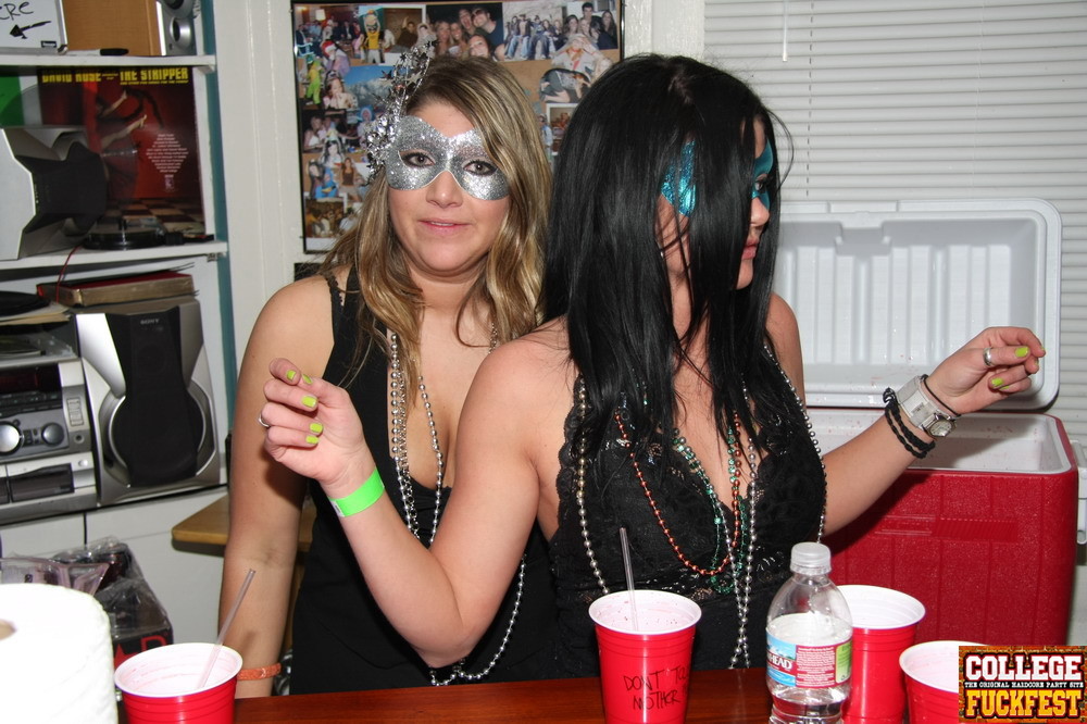 Drunk horny college girl gets fucked at the Mardi Gras Party #75868028