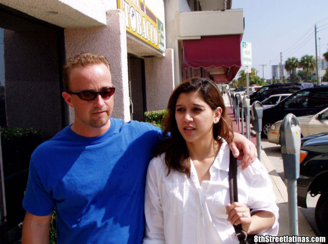 Amateur cutie muestra su caja afeitada
 #74549128