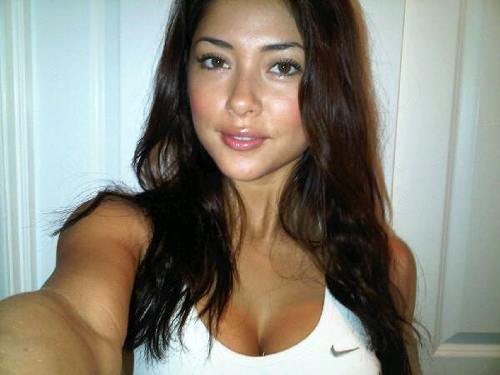 Arianny celeste exposant son corps sexy et ses énormes seins sur des photos privées
 #75320692