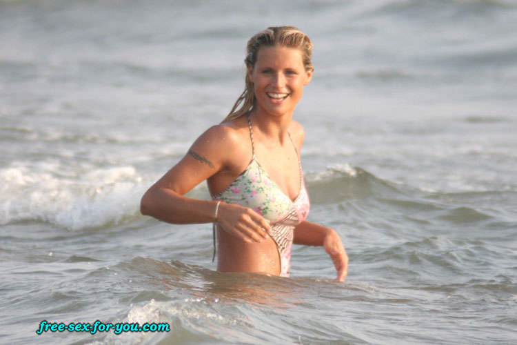 Michelle Hunziker show her great body and ass in bikini on beach #75430904