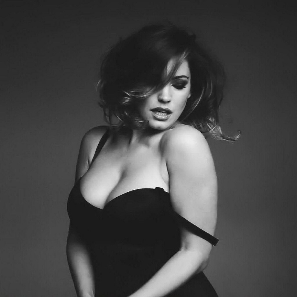 Kelly Brook wearing skimpy black lingerie for her 2015 Calendar monochrome video #75180861