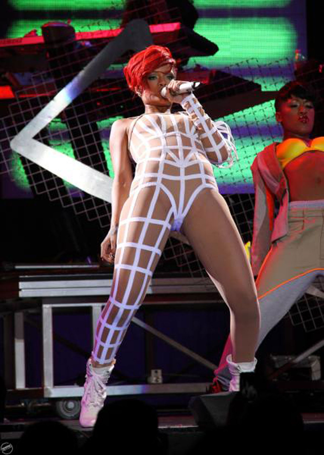 Rihanna exposing her hot legs and fucking sexy body on stage #75338052