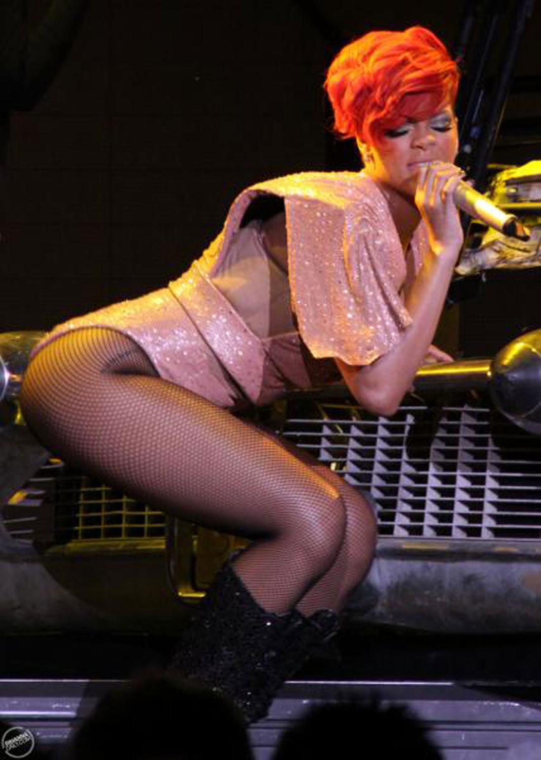 Rihanna exposing her hot legs and fucking sexy body on stage #75338081