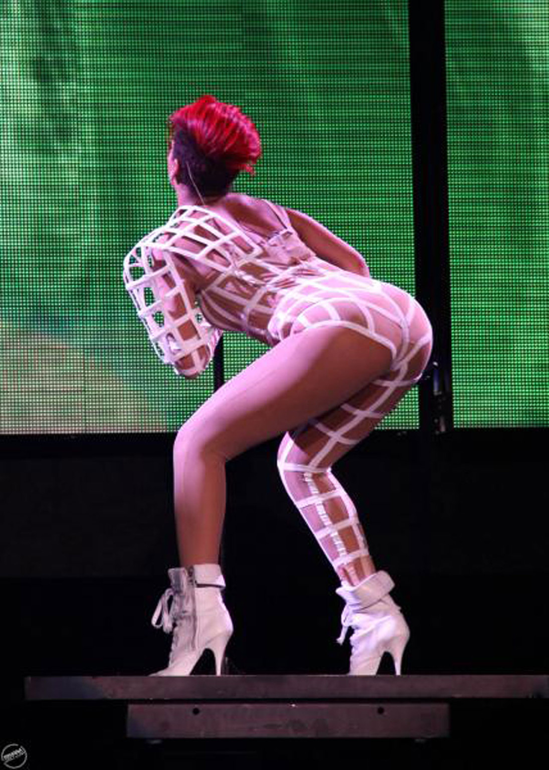 Rihanna exposing her hot legs and fucking sexy body on stage #75338115