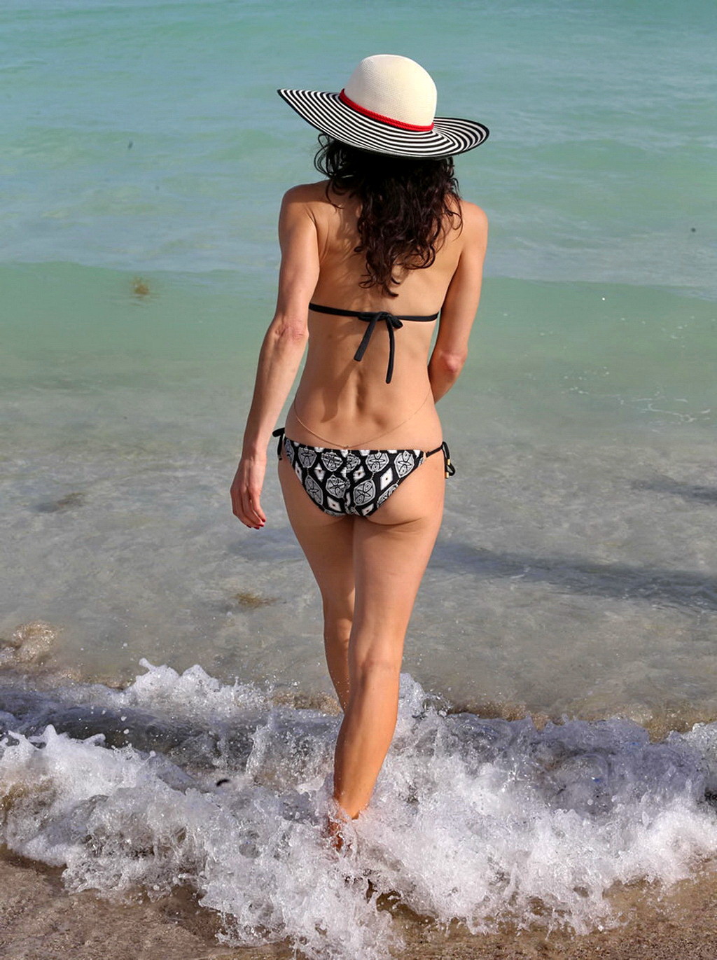マイアミのビーチでビキニ姿を披露するベセニー・フランケル
 #75208310