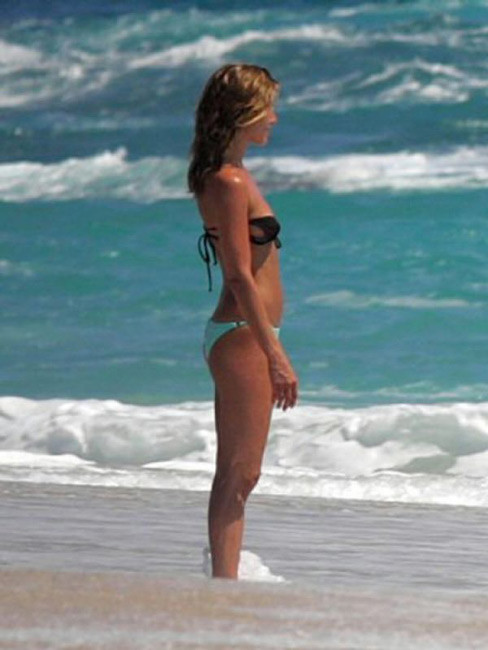 Celebrity star Jennifer Aniston shows nude tits #75426839