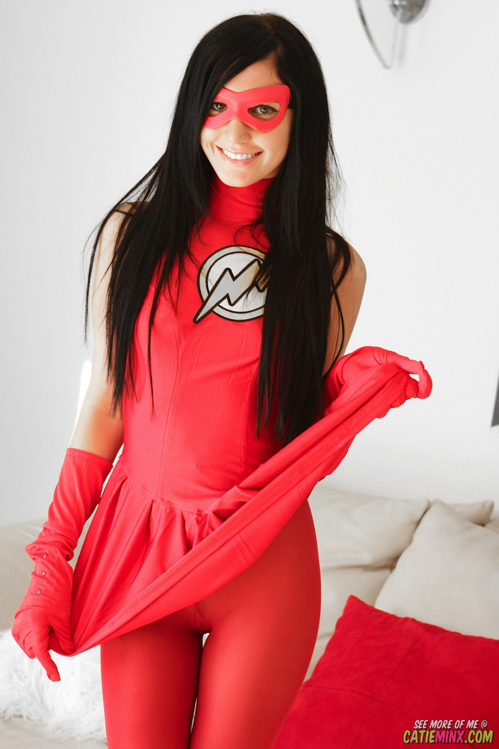 Catie minx nerd joven vestida como el flash en cosplay
 #67958758